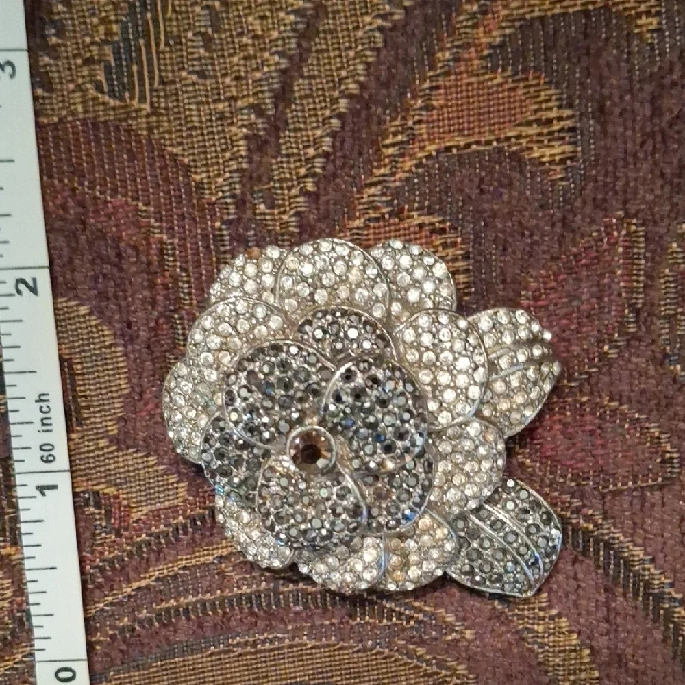 Elegant Silver Floral Brooch